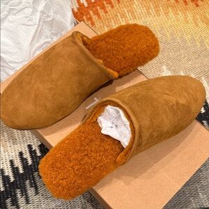 Awesome NWB TKEES Ines Shearling Mule in Camel Sz 8